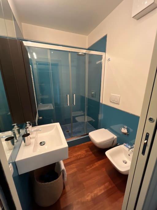 Suite 220 Bari Luaran gambar